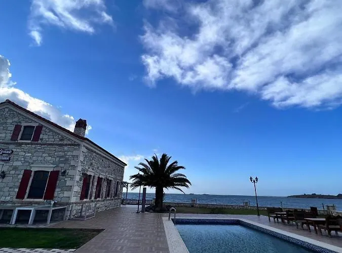 Lavantali Konak Restoran 酒店 *