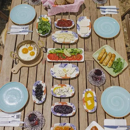 Lavantali Konak Restoran Hotel *