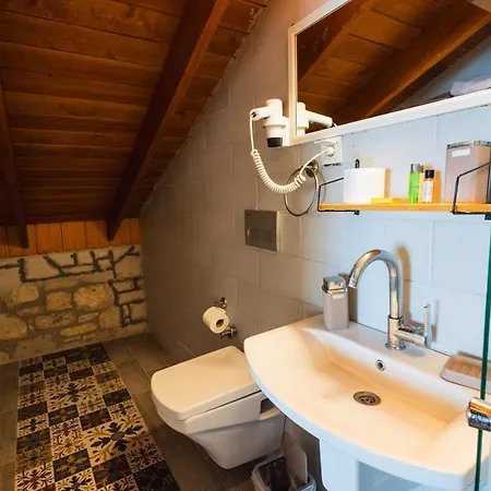 Lavantali Konak Restoran Hotel *